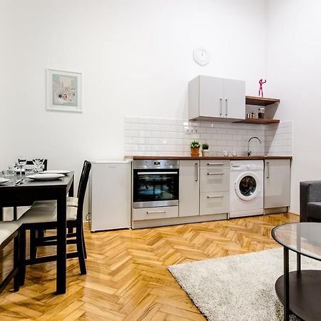 B63 2 Bedroom Apartment In Heart Of City Budapest Exterior photo